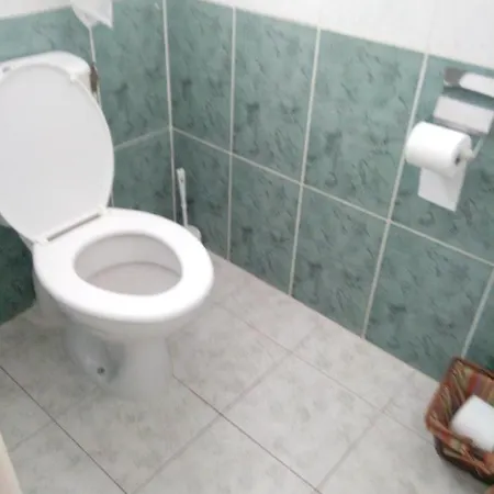 Spacieux à - Vue Sur Piscine - 90m²