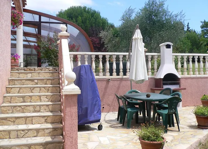 Spacieux A - Vue Sur Piscine - 90m² *